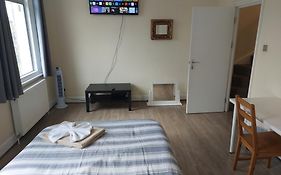 Family Friendly 3 Bedroom Flat Zone 2 - Children Stay Free!